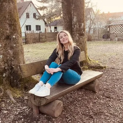 Julia, Mitgründerin von peerio